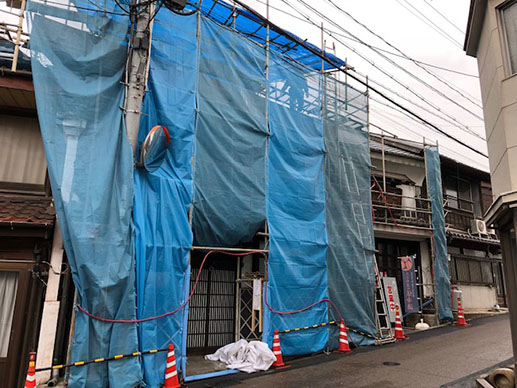 屋根の修理工事"
